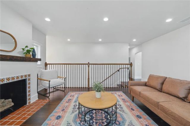 2111 S Bronson, Los Angeles, CA 90018