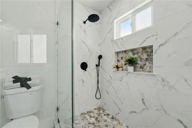 2111 S Bronson, Los Angeles, CA 90018