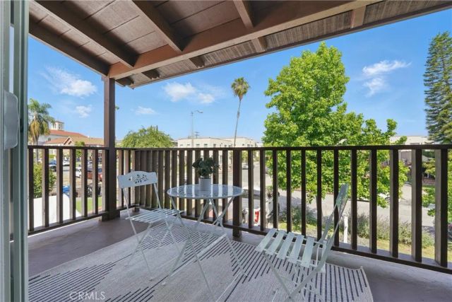 2111 S Bronson, Los Angeles, CA 90018