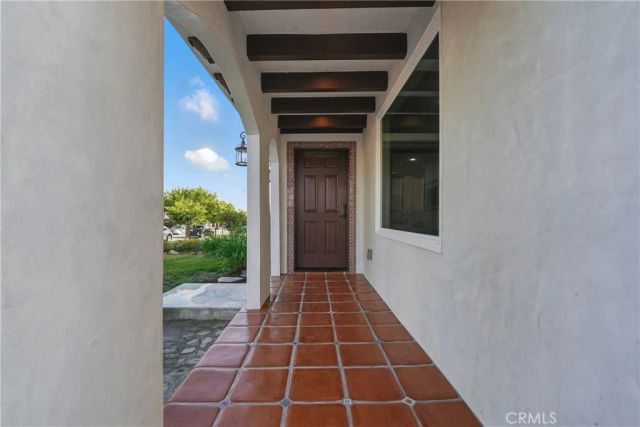 2111 S Bronson, Los Angeles, CA 90018