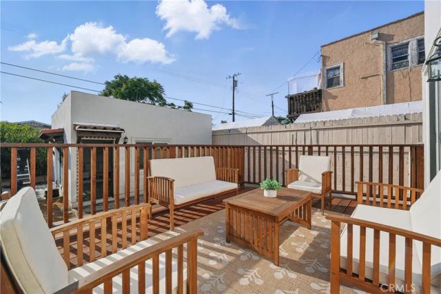 2111 S Bronson, Los Angeles, CA 90018