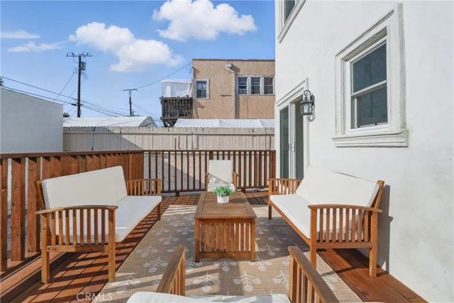 2111 S Bronson, Los Angeles, CA 90018