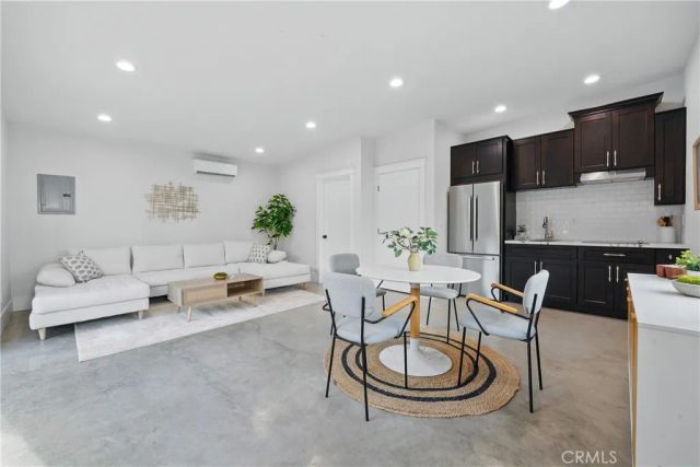 2111 S Bronson, Los Angeles, CA 90018