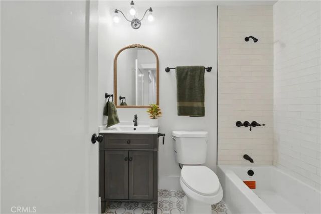 2111 S Bronson, Los Angeles, CA 90018