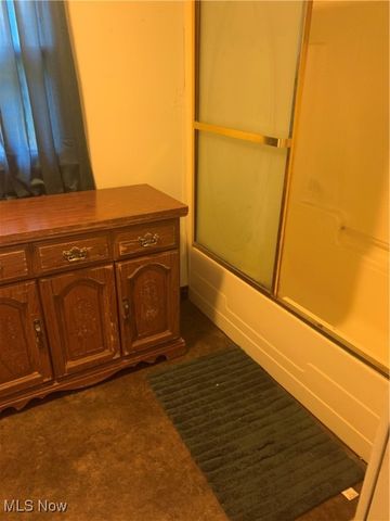 323 West State Street, Niles, OH 44446