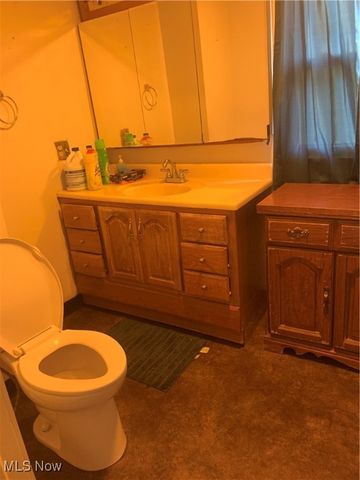 323 West State Street, Niles, OH 44446