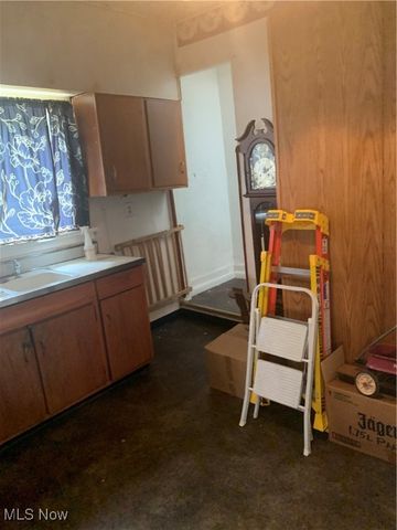 323 West State Street, Niles, OH 44446