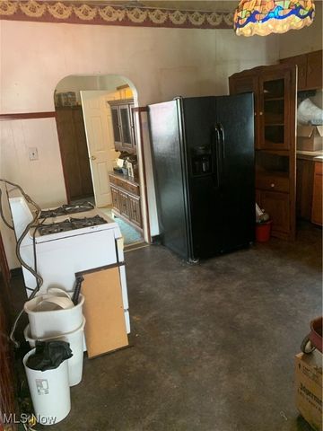 323 West State Street, Niles, OH 44446