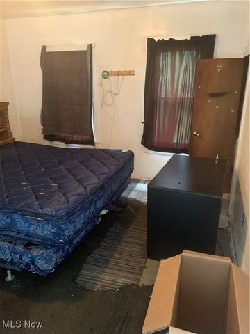 323 West State Street, Niles, OH 44446