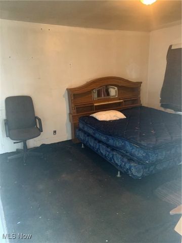 323 West State Street, Niles, OH 44446