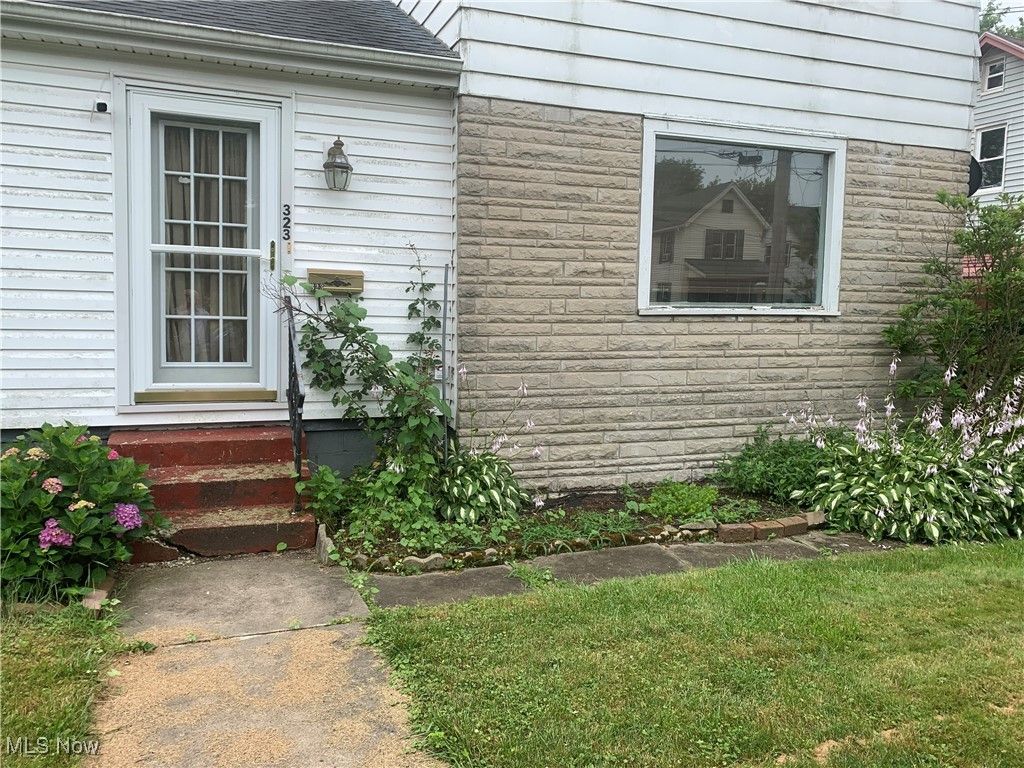 323 West State Street, Niles, OH 44446