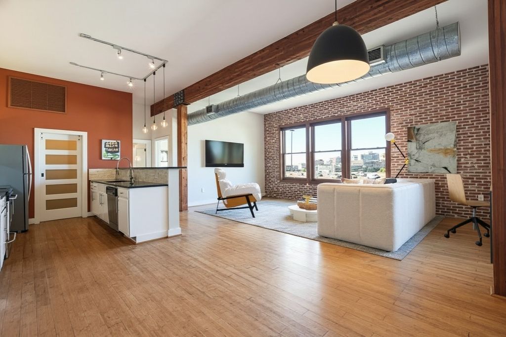 2502 Live Oak Street 338, Dallas, TX 75204