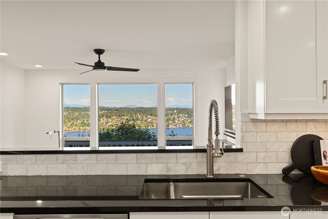 7712 89th Place SE, Mercer Island, WA 98040