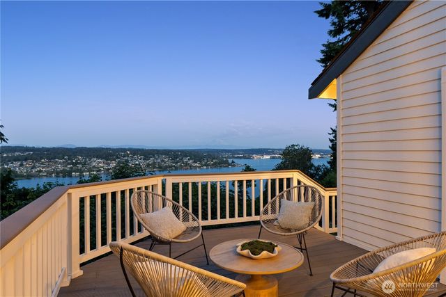 7712 89th Place SE, Mercer Island, WA 98040