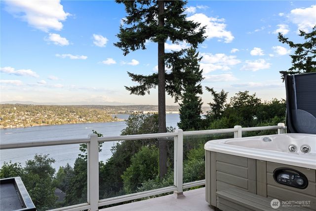 7712 89th Place SE, Mercer Island, WA 98040