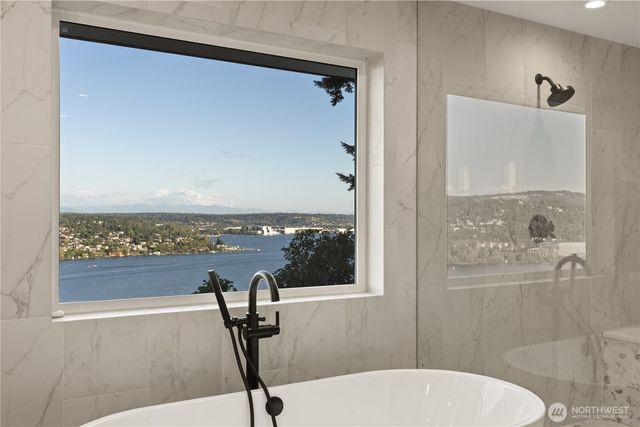 7712 89th Place SE, Mercer Island, WA 98040