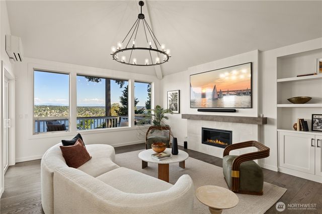 7712 89th Place SE, Mercer Island, WA 98040