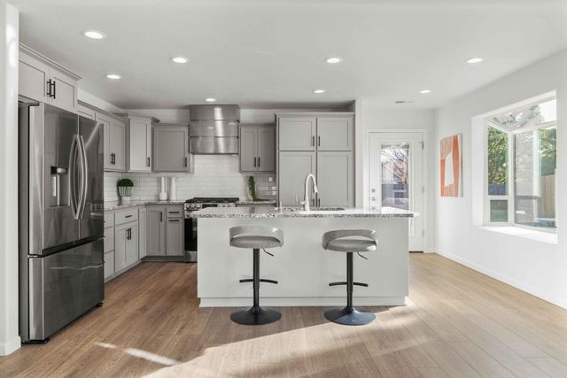 824 Quail Park Circle, Klamath Falls, OR 97601