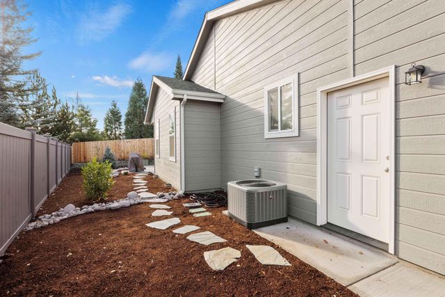 824 Quail Park Circle, Klamath Falls, OR 97601