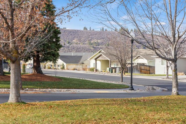 824 Quail Park Circle, Klamath Falls, OR 97601