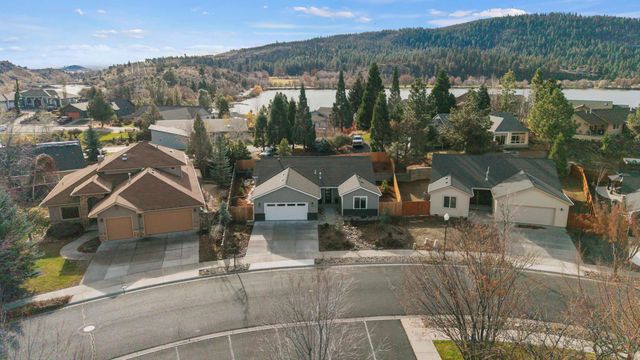 824 Quail Park Circle, Klamath Falls, OR 97601