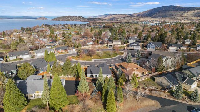 824 Quail Park Circle, Klamath Falls, OR 97601