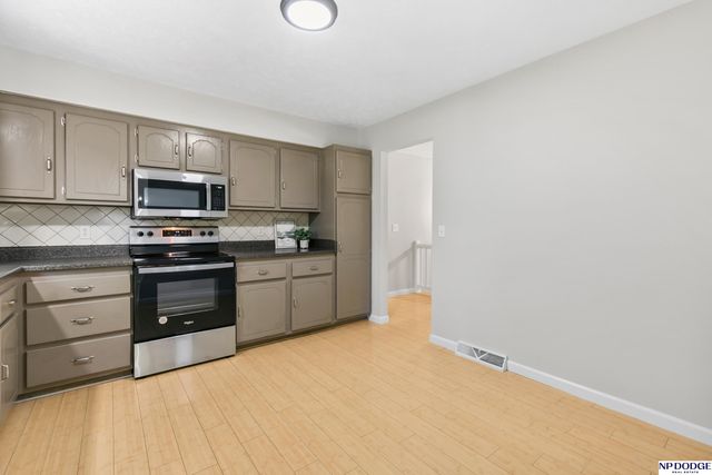 14912 Paul Plaza, Omaha, NE 68154