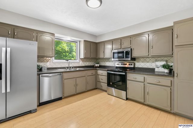14912 Paul Plaza, Omaha, NE 68154
