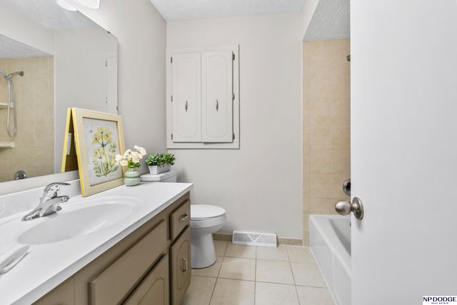 14912 Paul Plaza, Omaha, NE 68154