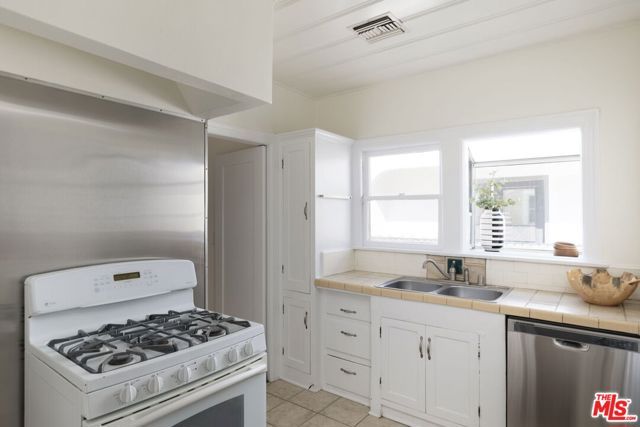 1254 S Tremaine Avenue, Los Angeles, CA 90019