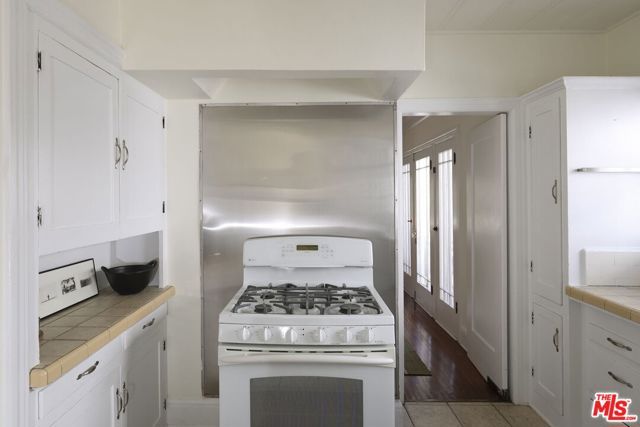 1254 S Tremaine Avenue, Los Angeles, CA 90019