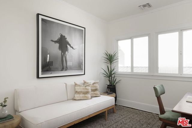 1254 S Tremaine Avenue, Los Angeles, CA 90019