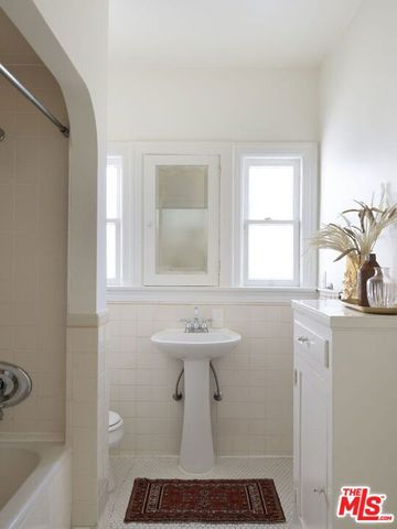 1254 S Tremaine Avenue, Los Angeles, CA 90019