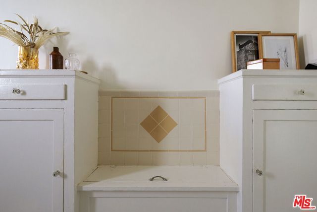 1254 S Tremaine Avenue, Los Angeles, CA 90019