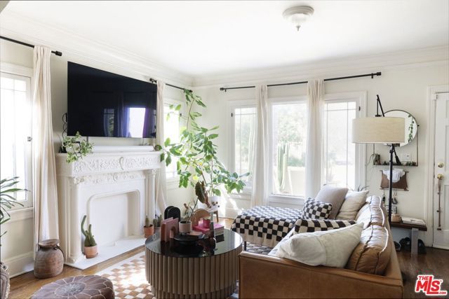 1254 S Tremaine Avenue, Los Angeles, CA 90019