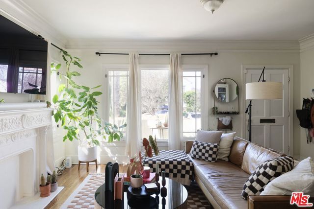 1254 S Tremaine Avenue, Los Angeles, CA 90019