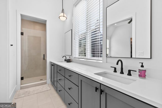 180 Central Avenue, Fayetteville, GA 30214