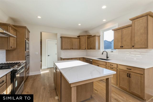 17238 Northview Drive, Urbandale, IA 50323