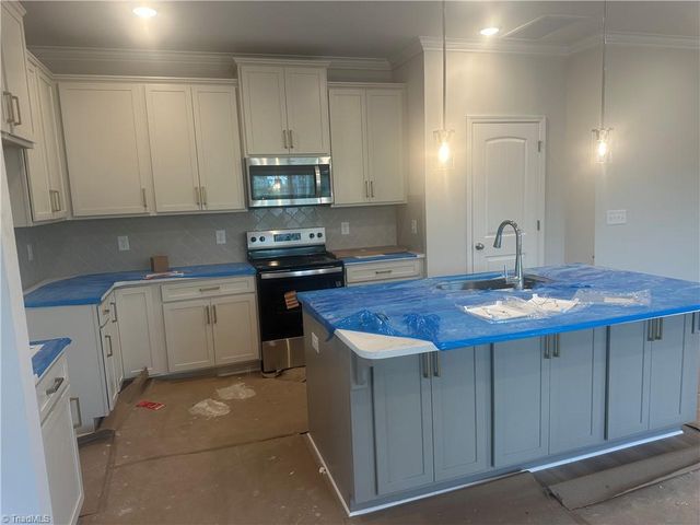 205 Oakdale Forest Court 8, Jamestown, NC 27282