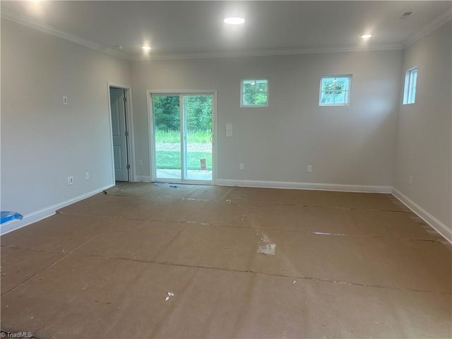 205 Oakdale Forest Court 8, Jamestown, NC 27282
