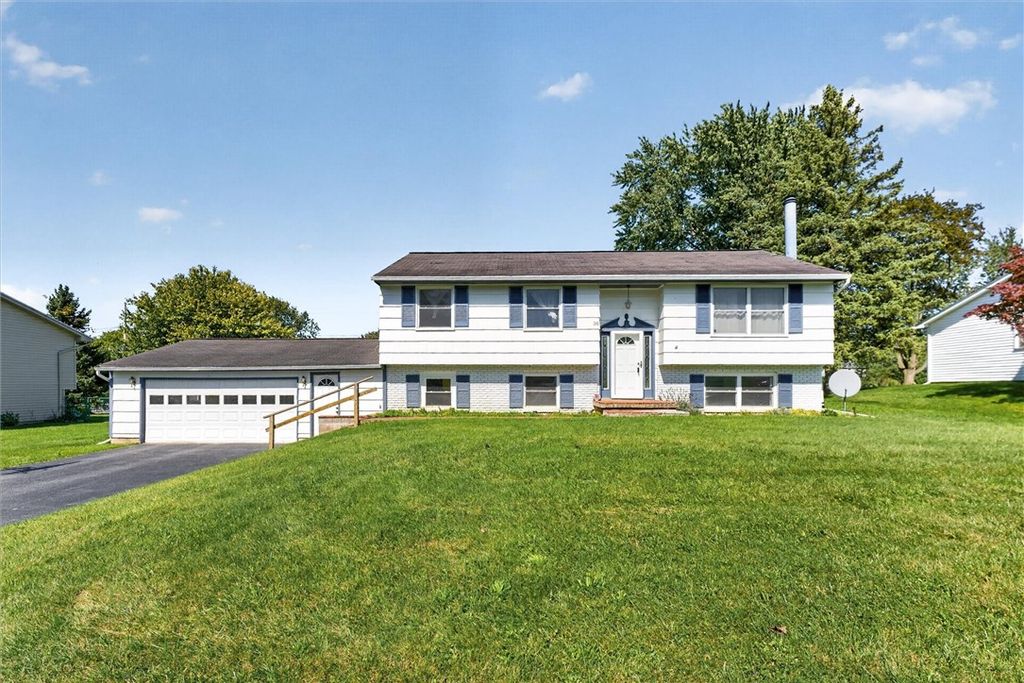 38 Kathy Drive, Henrietta, NY 14534