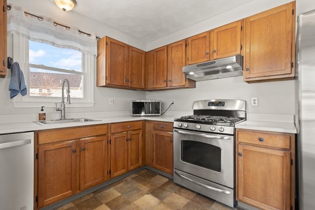 10 Fenwick Cir, Methuen, MA 01844