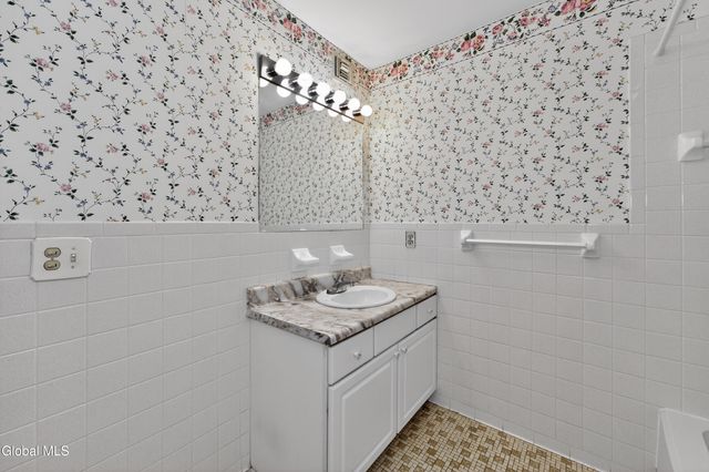 4C Lacosta Drive, Clifton Park, NY 12065