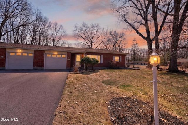 4C Lacosta Drive, Clifton Park, NY 12065