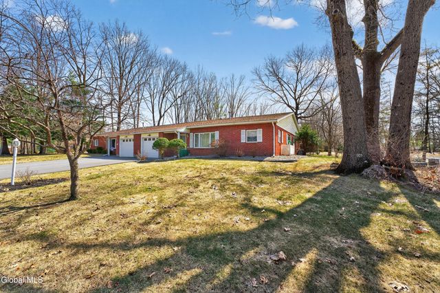 4C Lacosta Drive, Clifton Park, NY 12065