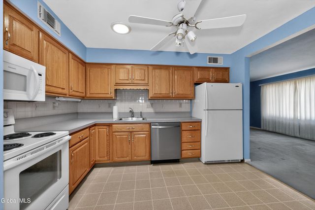 4C Lacosta Drive, Clifton Park, NY 12065