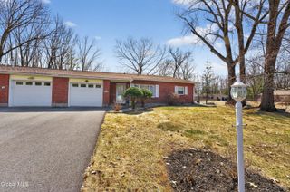 4C Lacosta Drive, Clifton Park, NY 12065