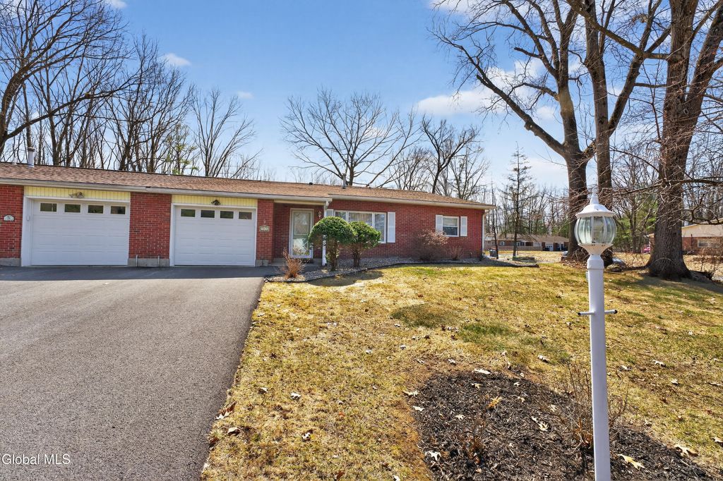 4C Lacosta Drive, Clifton Park, NY 12065