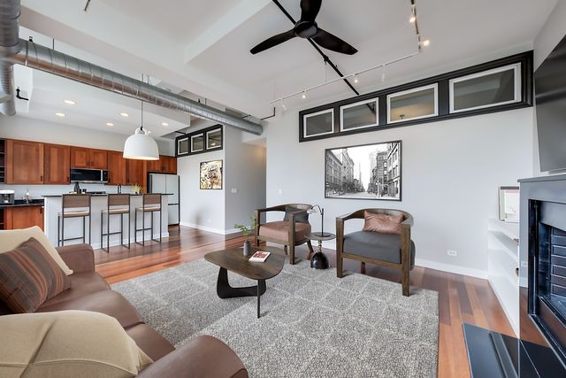 70 E 18TH Street 2D, Chicago, IL 60616