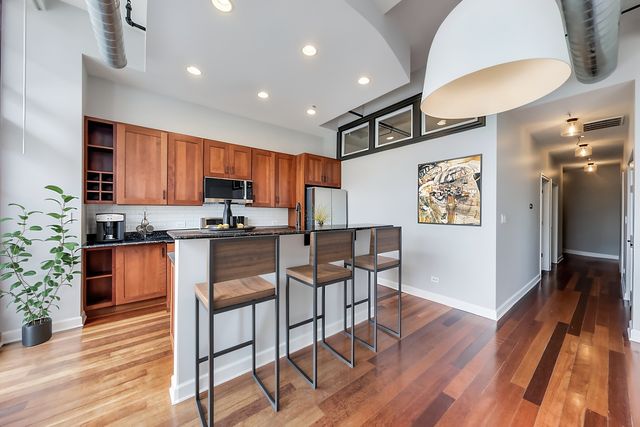 70 E 18TH Street 2D, Chicago, IL 60616
